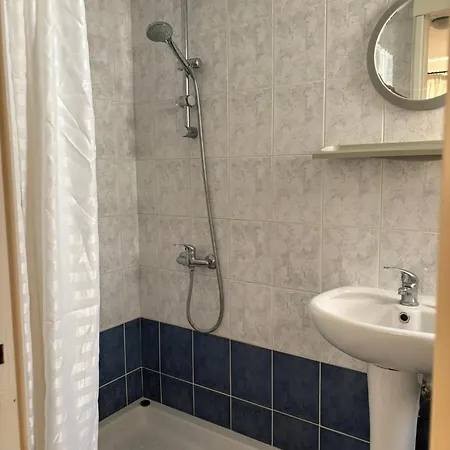 Appartement - Near Amenities - Poolside Paphos