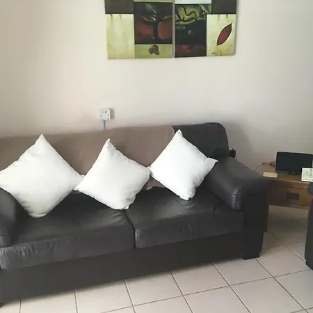 - Near Amenities - Poolside Appartement Paphos