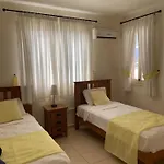 - Near Amenities - Poolside Apartment *