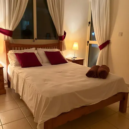 Daire - Near Amenities - Poolside