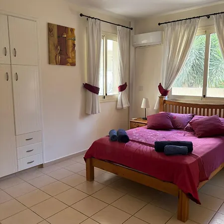 - Near Amenities - Poolside פאפוס