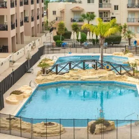 Daire - Near Amenities - Poolside *