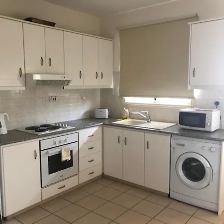 Appartement - Near Amenities - Poolside Paphos