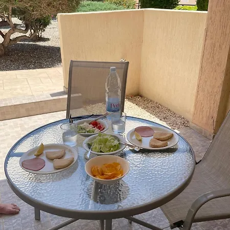 - Near Amenities - Poolside Appartement *