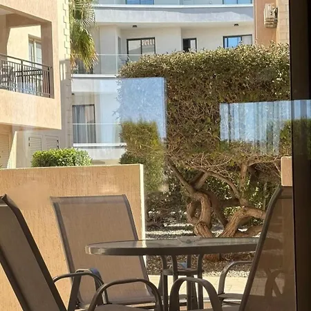 - Near Amenities - Poolside Apartmán Paphos