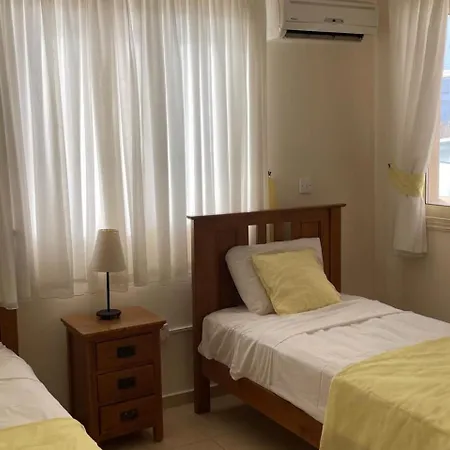 - Near Amenities - Poolside Apartmán