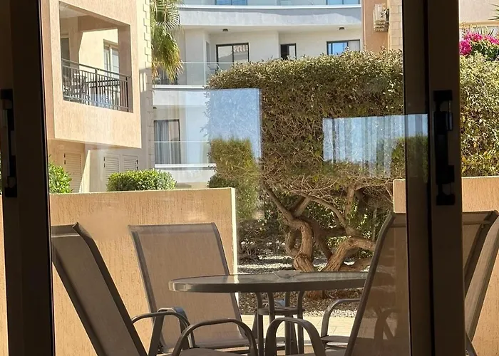 - Near Amenities - Poolside Apartmán Paphos