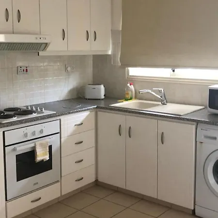 Appartement - Near Amenities - Poolside